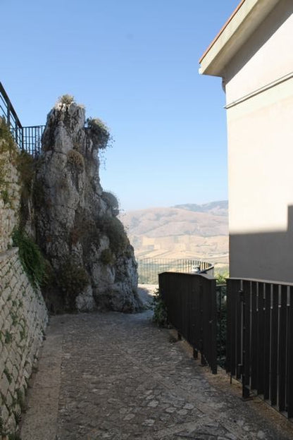 CASA A GIULIANA (PA)