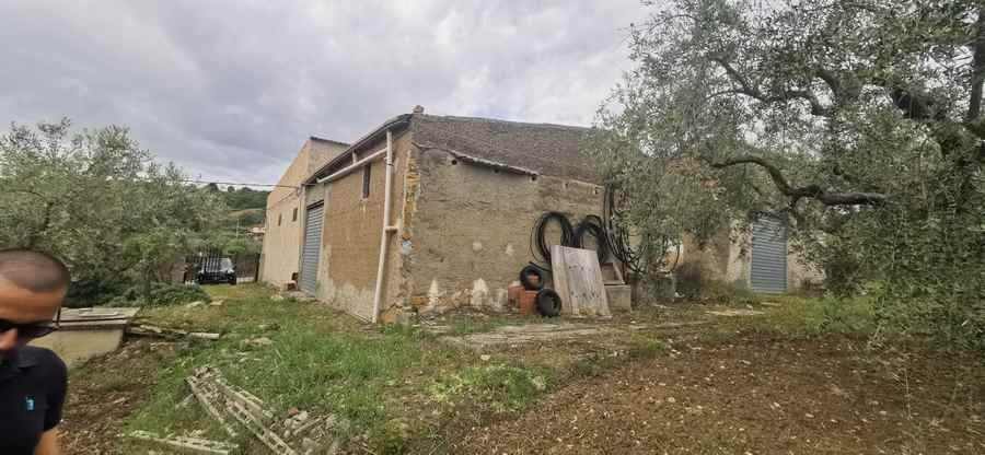 CAPANNONE E TERRENO GAMBINO CONTRADA CICCIONE