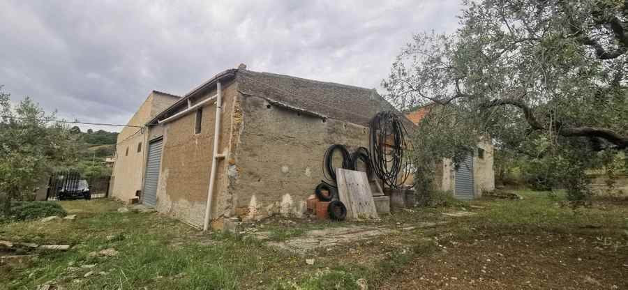 CAPANNONE E TERRENO GAMBINO CONTRADA CICCIONE