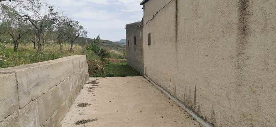 CAPANNONE E TERRENO GAMBINO CONTRADA CICCIONE