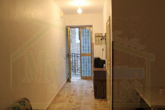 CASA PIAZZA VIA VASILE E VIA AMORMINO - PROPERTY IN SICLY