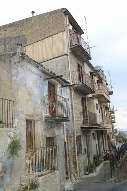 CASA PIAZZA VIA VASILE E VIA AMORMINO - PROPERTY IN SICLY