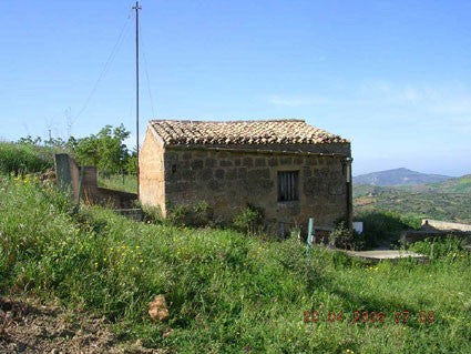 Piccola casa e terreno vicino al centro (Contrada Pozzillo)