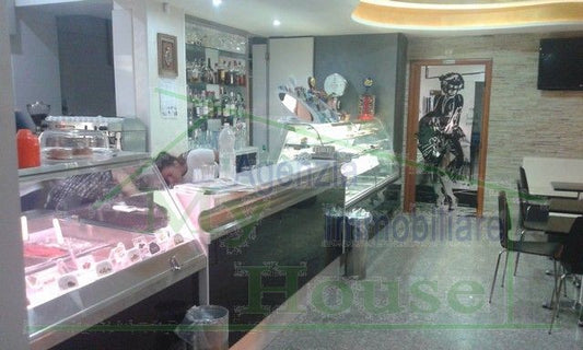 BAR E ATTIVITA' COMMERCIALE NEL CORSO