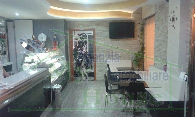 BAR E ATTIVITA' COMMERCIALE NEL CORSO