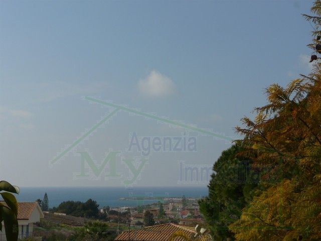 VILLA A SAN LEONE