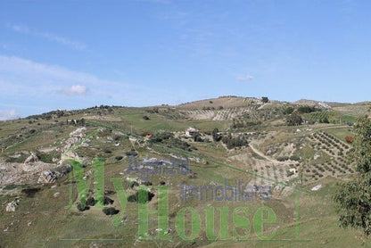 LAND FERRO CONTRADA QUARTO DI ROCCHI - PROPERTY IN SICILY
