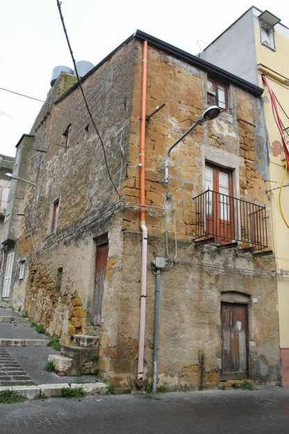 CASA MONTALBANO VIA LA CORTE