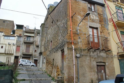 CASA MONTALBANO VIA LA CORTE