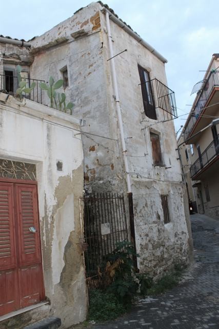 CASA  FANARA CON GIARDINETTO – SICULIANA (AG)
