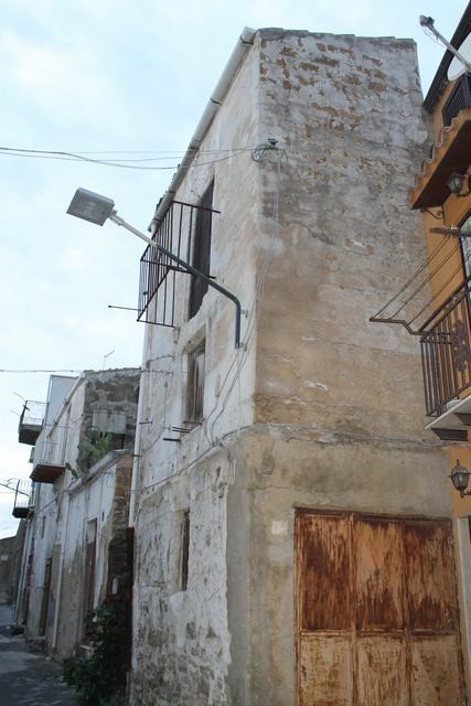 CASA  FANARA CON GIARDINETTO – SICULIANA (AG)