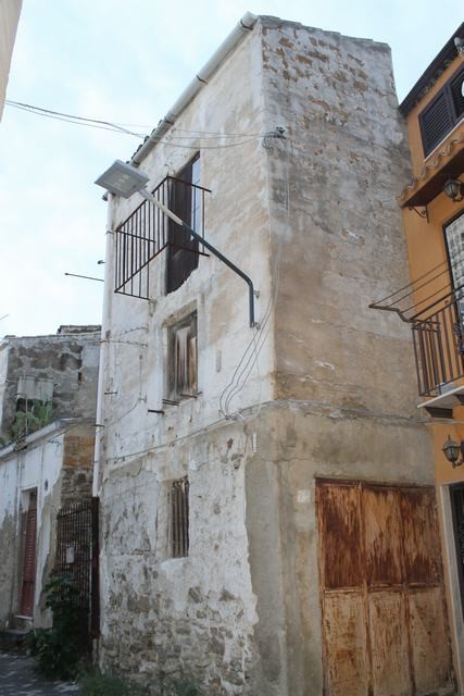 CASA  FANARA CON GIARDINETTO – SICULIANA (AG)