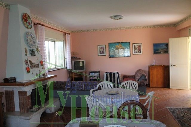 VILLA CON PISCINA - VILLA CARUSO