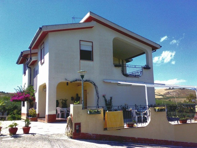 VILLA CON PISCINA - VILLA CARUSO