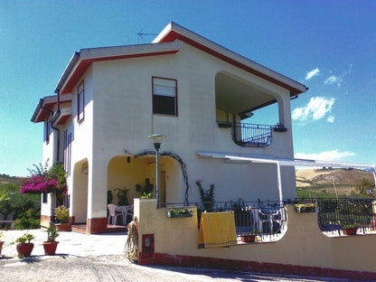 VILLA CON PISCINA - VILLA CARUSO