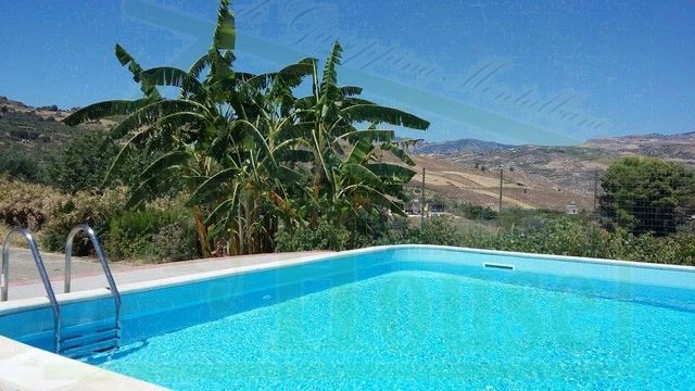 VILLA CON PISCINA - VILLA CARUSO