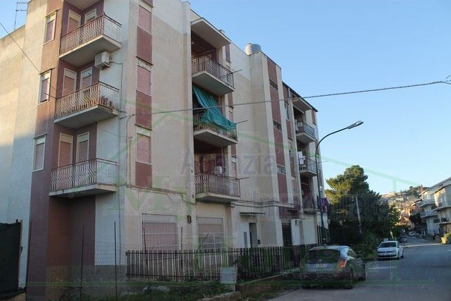 APPARTAMENTO PIERINA VIA UGO FOSCOLO – TERZO PIANO