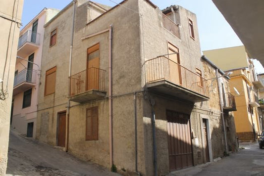 CASA  PANORAMICA ALBANESE – ANGOLO VIA CATANIA E SALITA CHIAZZA