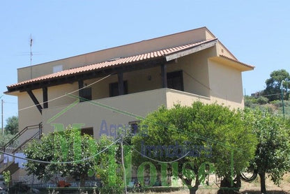 VILLA GIUSEPPE – VIA UGO FOSCOLO