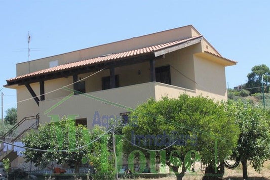 VILLA GIUSEPPE – VIA UGO FOSCOLO
