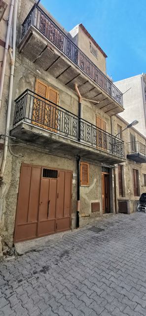 CASA CHIAZZA VIA GIOENI – ALESSANDRIA DELLA ROCCA (AG)