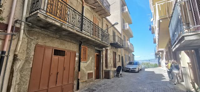 CASA CHIAZZA VIA GIOENI – ALESSANDRIA DELLA ROCCA (AG)