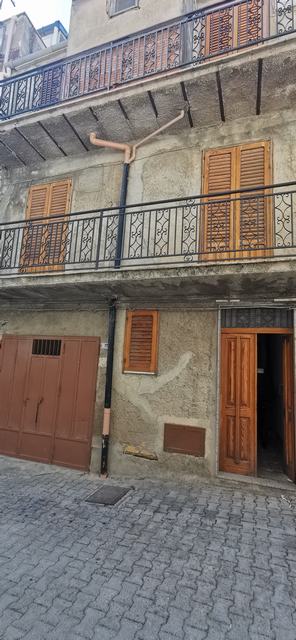 CASA CHIAZZA VIA GIOENI – ALESSANDRIA DELLA ROCCA (AG)
