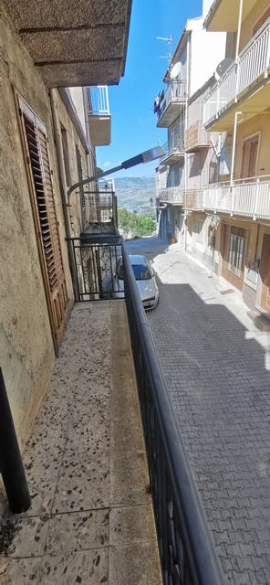 CASA CHIAZZA VIA GIOENI – ALESSANDRIA DELLA ROCCA (AG)