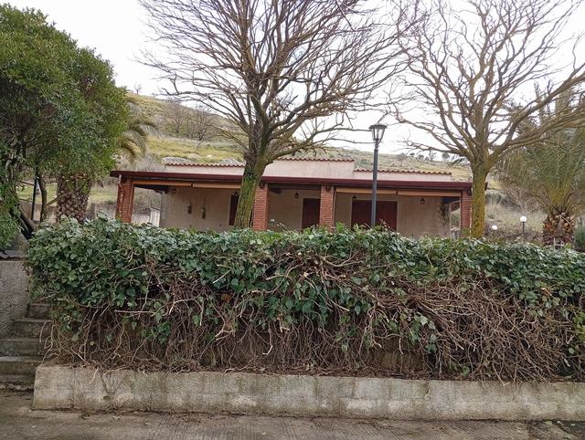 VILLA E TERRENO FARULLA – SANTO STEFANO QUISQUINA (AG)