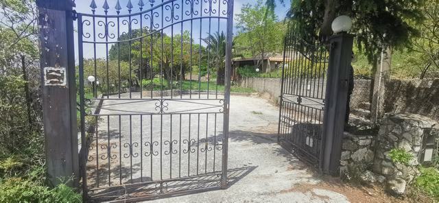 VILLA E TERRENO FARULLA – SANTO STEFANO QUISQUINA (AG)