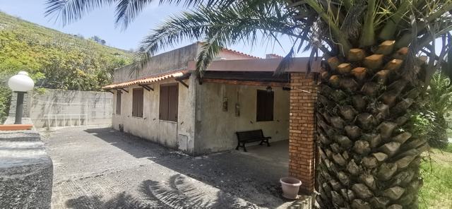 VILLA E TERRENO FARULLA – SANTO STEFANO QUISQUINA (AG)