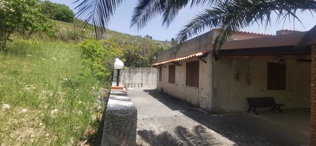 VILLA E TERRENO FARULLA – SANTO STEFANO QUISQUINA (AG)