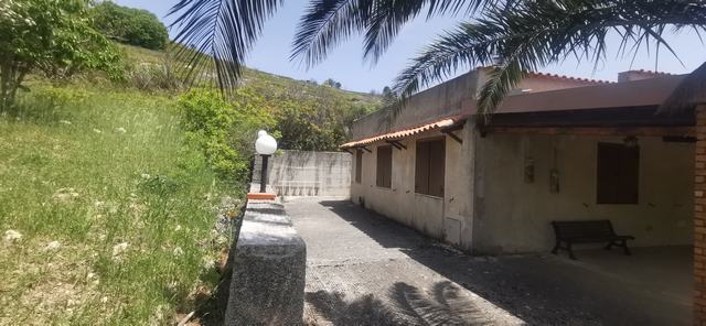 VILLA E TERRENO FARULLA – SANTO STEFANO QUISQUINA (AG)