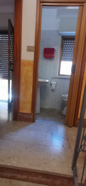 CASA RE VIA ANCONA CON AFFACCIO IN VIA AQUILA