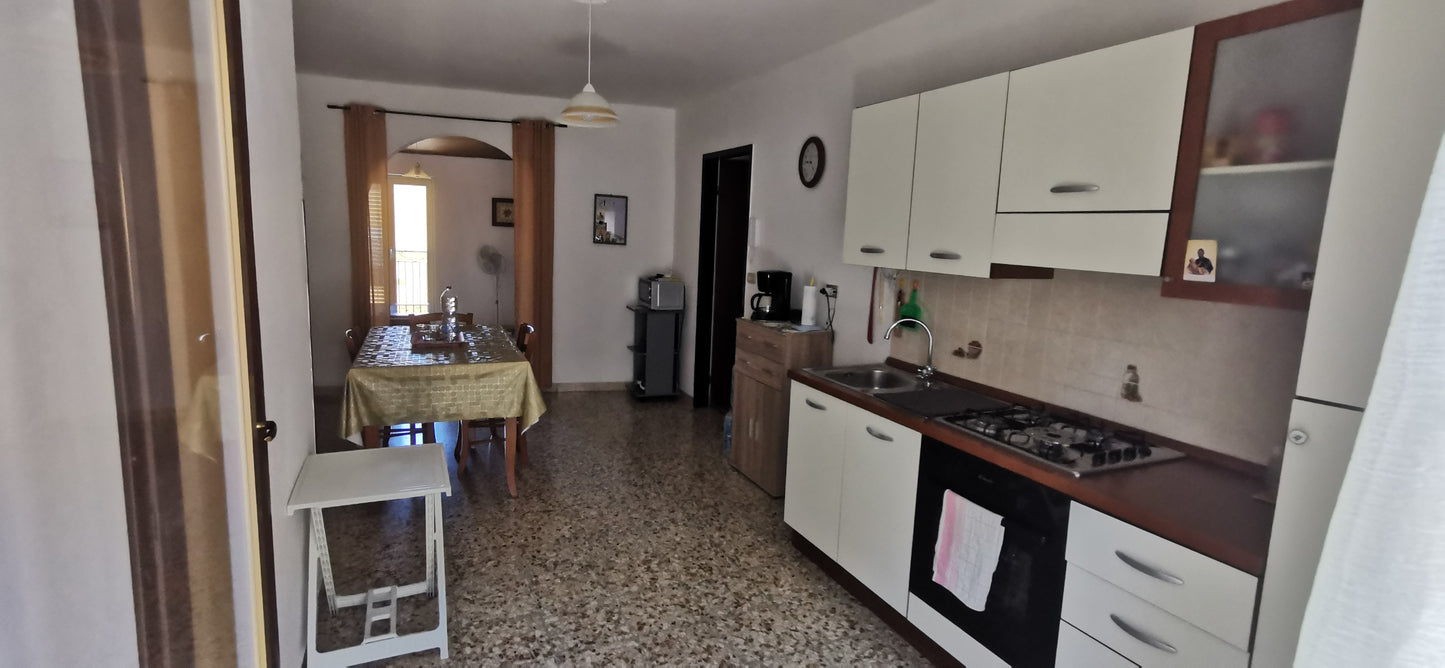 CASA RE VIA ANCONA CON AFFACCIO IN VIA AQUILA