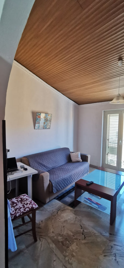 CASA RE VIA ANCONA CON AFFACCIO IN VIA AQUILA