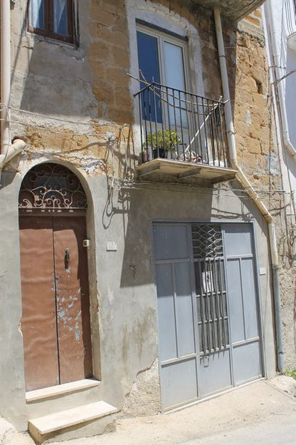 CASA THOMAS VIA MONTALBANO